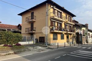 2 LOCALI A CASTELLETTO CERVO