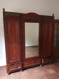 armadio antico in legno