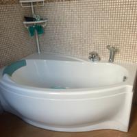 vasca da bagno angolare marca Teuco