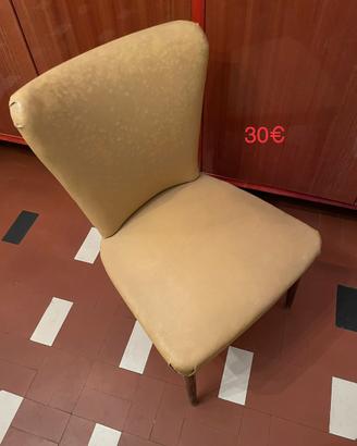 Poltrona Vintage da camera in pelle beige
