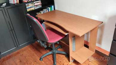 Scrivania e sedia  da studio / ufficio 