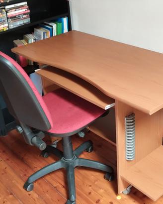 Scrivania e sedia  da studio / ufficio 