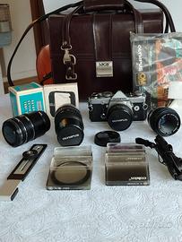 OLYMPUS OM 1 con accessori