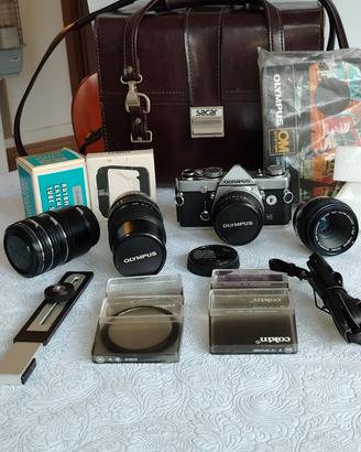 OLYMPUS OM 1 con accessori