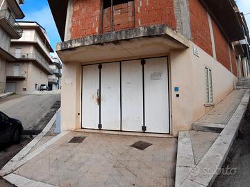 Magazzino garage Via Livorno