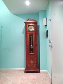 Orologio a pendolo decorato a mano