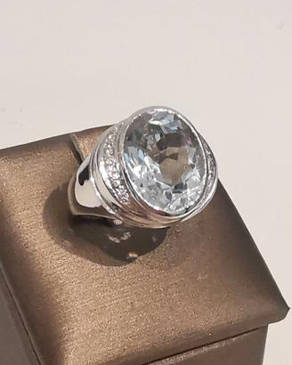 Anello in oro bianco 18kt con topazio azzurro