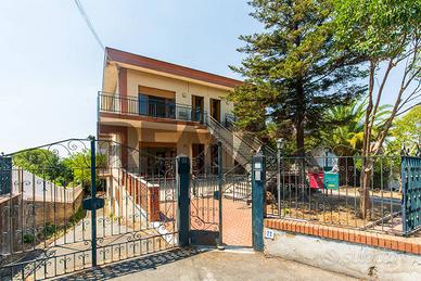 Villa o villino - Pedara