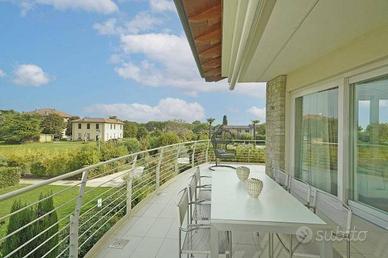 Attico / Mansarda di 184 m² con 4 locali e box aut
