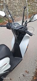 - Honda Sh 125i Sport 
- colore :   bianco perla 
