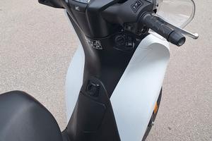 - Honda Sh 125i Sport 
- colore :   bianco perla 
