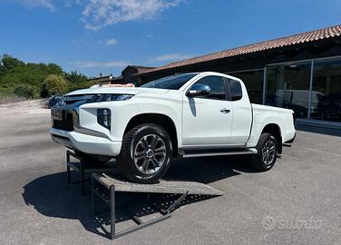 Mitsubishi L200 2.3 D Club Cab 4x4 Super Select In