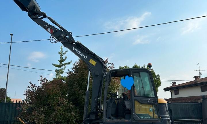 E229 Escavatore gommato Volvo 50 q