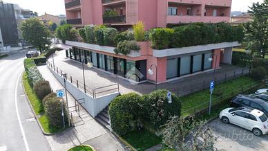 NEGOZIO A DESENZANO DEL GARDA