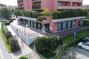 NEGOZIO A DESENZANO DEL GARDA