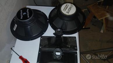 woofer 12",piu trombe. 