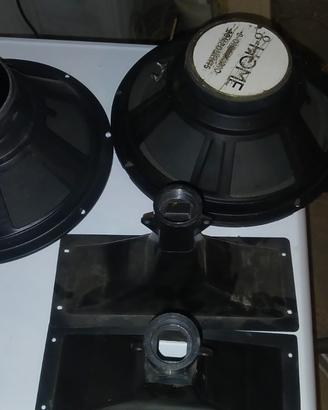 woofer 12",piu trombe. 