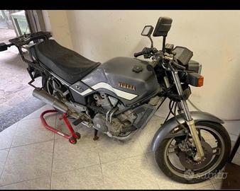 Yamaha XZ 550 moto