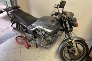 Yamaha XZ 550 moto