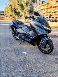 Yamaha TMax 560
