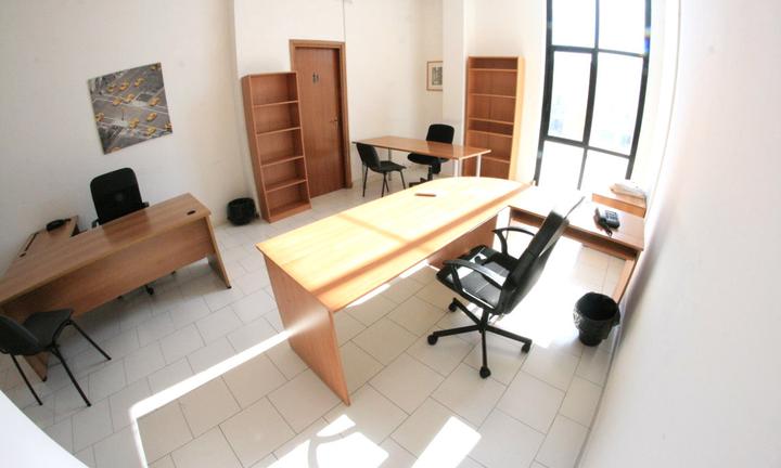 Ufficio arredato in complesso custodito