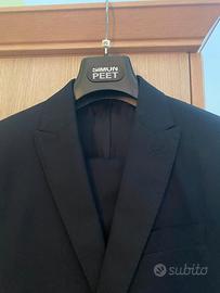 Abito uomo elegante.