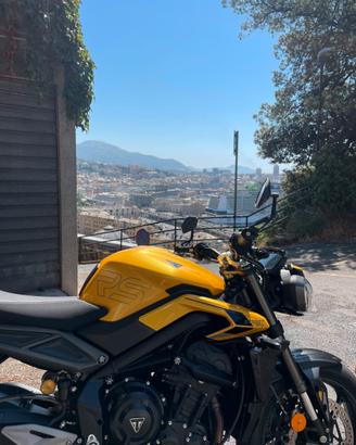 Street Triple 765 RS - Cosmic Yellow