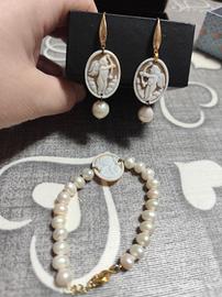 orecchini e bracciale 