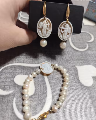 orecchini e bracciale 