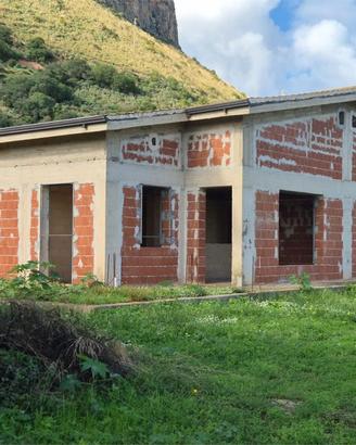 VILL. CARINI: VILLA BIFAMILIARE PER 2 FAMIGLIE