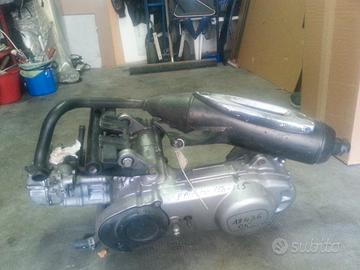 motore Suzuki Epicruro 150 125 più  terminali Hond