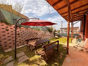 Casa Singola con Corte