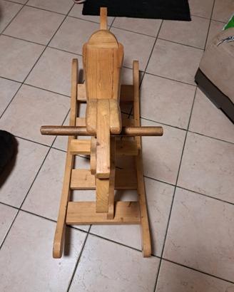 cavallino a dondolo in legno