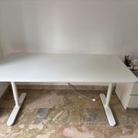 Scrivania IKEA BEKANT 160x80 con doppio passa cavi