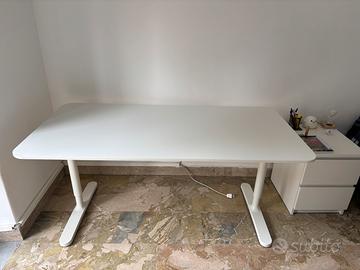 Scrivania IKEA BEKANT 160x80 con doppio passa cavi