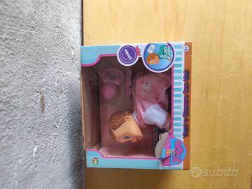 Bambola che cammina ancora nuova