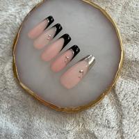 Set unghie finte french nero dettagli argento