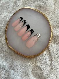 Set unghie finte french nero dettagli argento