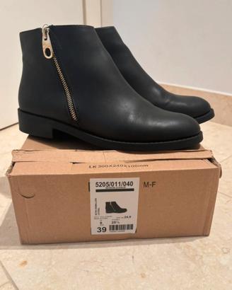 Stivaletti neri zip oro Pull and Bear taglia 39
