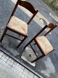 Tavolo e due seggiole 