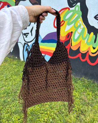 Borsa a spalla marrone con frange laterali