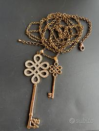 collana con doppio ciondolo a forma di chiave 