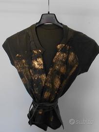 Tshirt verde con ricamo in oro 