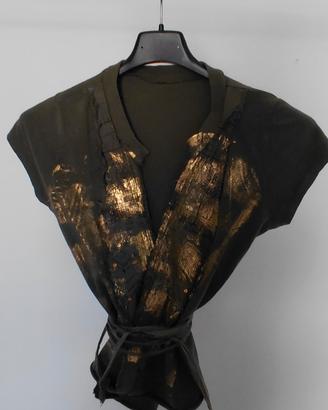 Tshirt verde con ricamo in oro 
