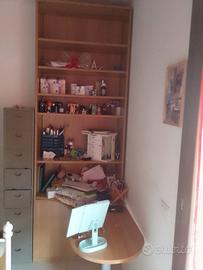 Libreria con tavolo scrivania