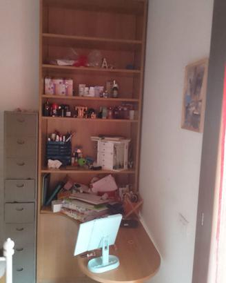 Libreria con tavolo scrivania