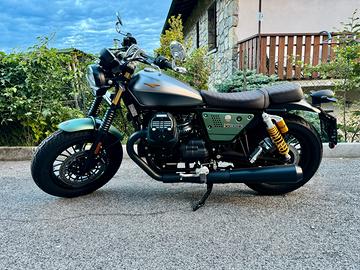 Moto Guzzi v9 centenario