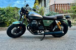 Moto Guzzi v9 centenario