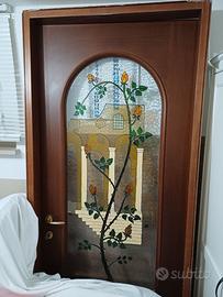 Porte in legno complete di maniglie e cornici.