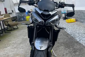 Triumph 765 r